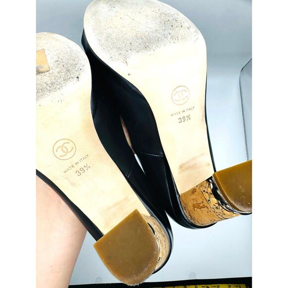 Chanel Black Leather CC Logo Silver Chain Peep Toe Cork Heel Pumps Shoes sz 39.5 - Picture 7 of 14